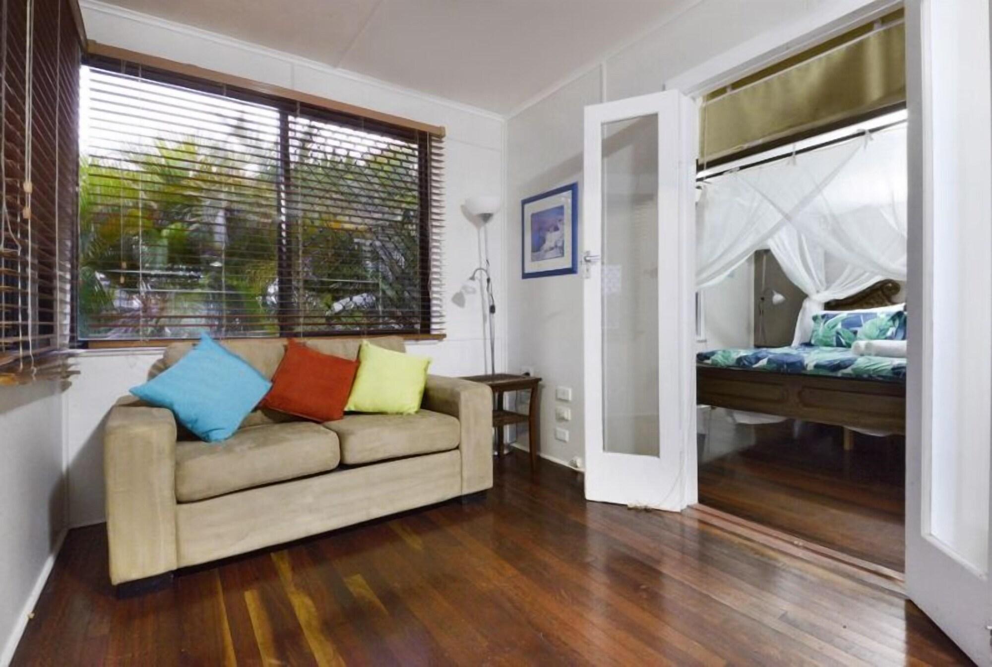 Airlie Guest House Airlie Beach Bagian luar foto