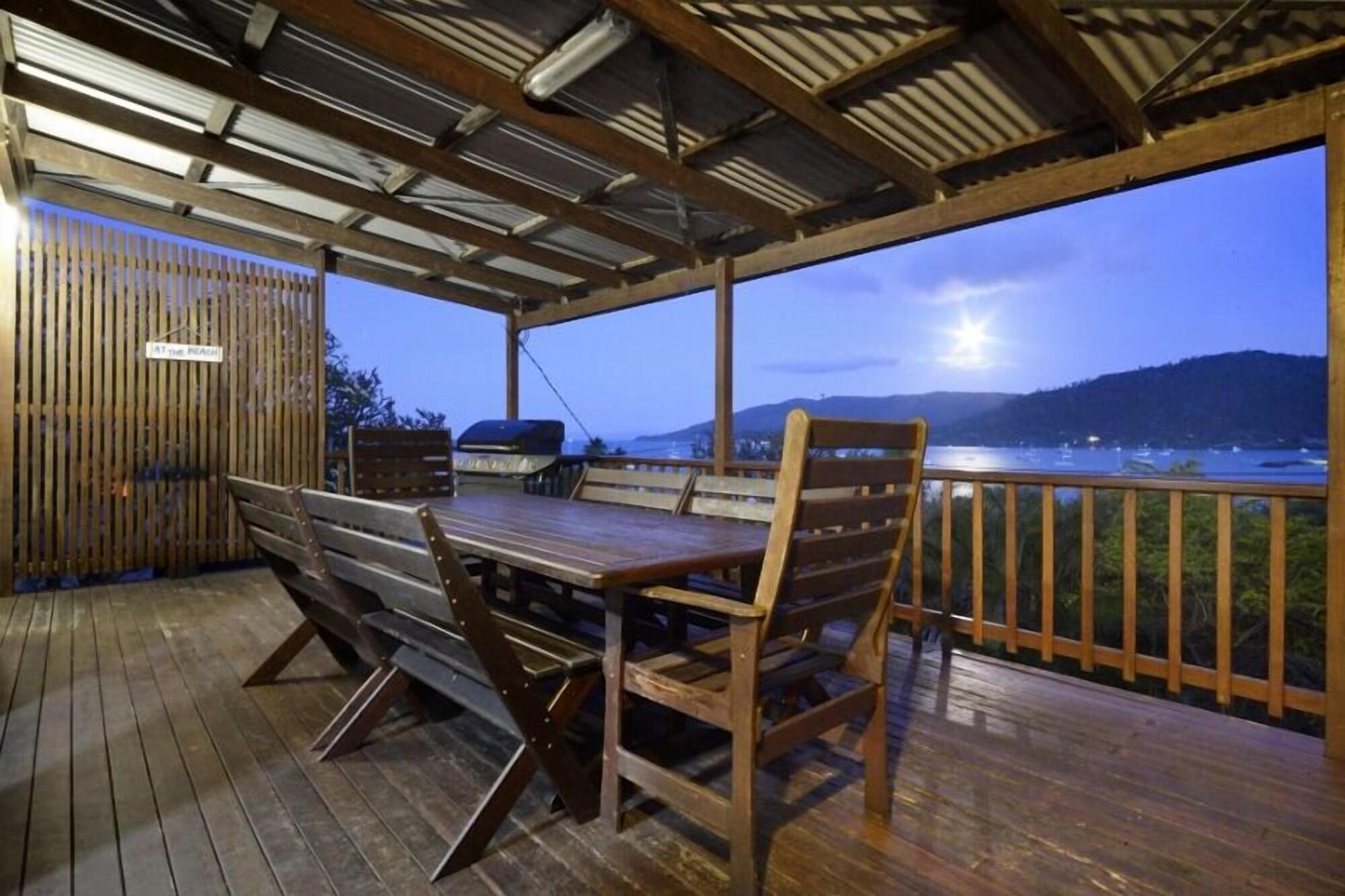 Airlie Guest House Airlie Beach Bagian luar foto