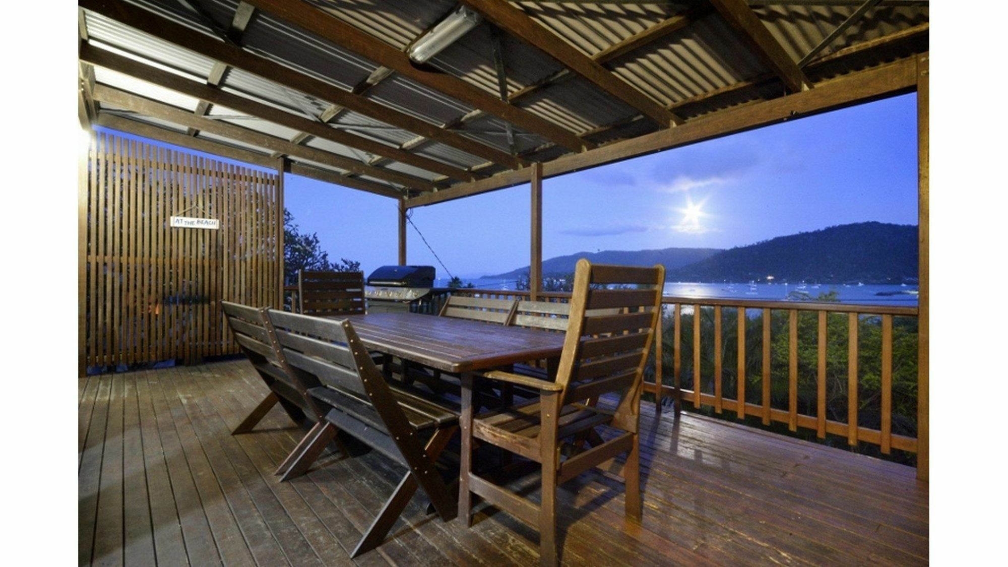 Airlie Guest House Airlie Beach Bagian luar foto