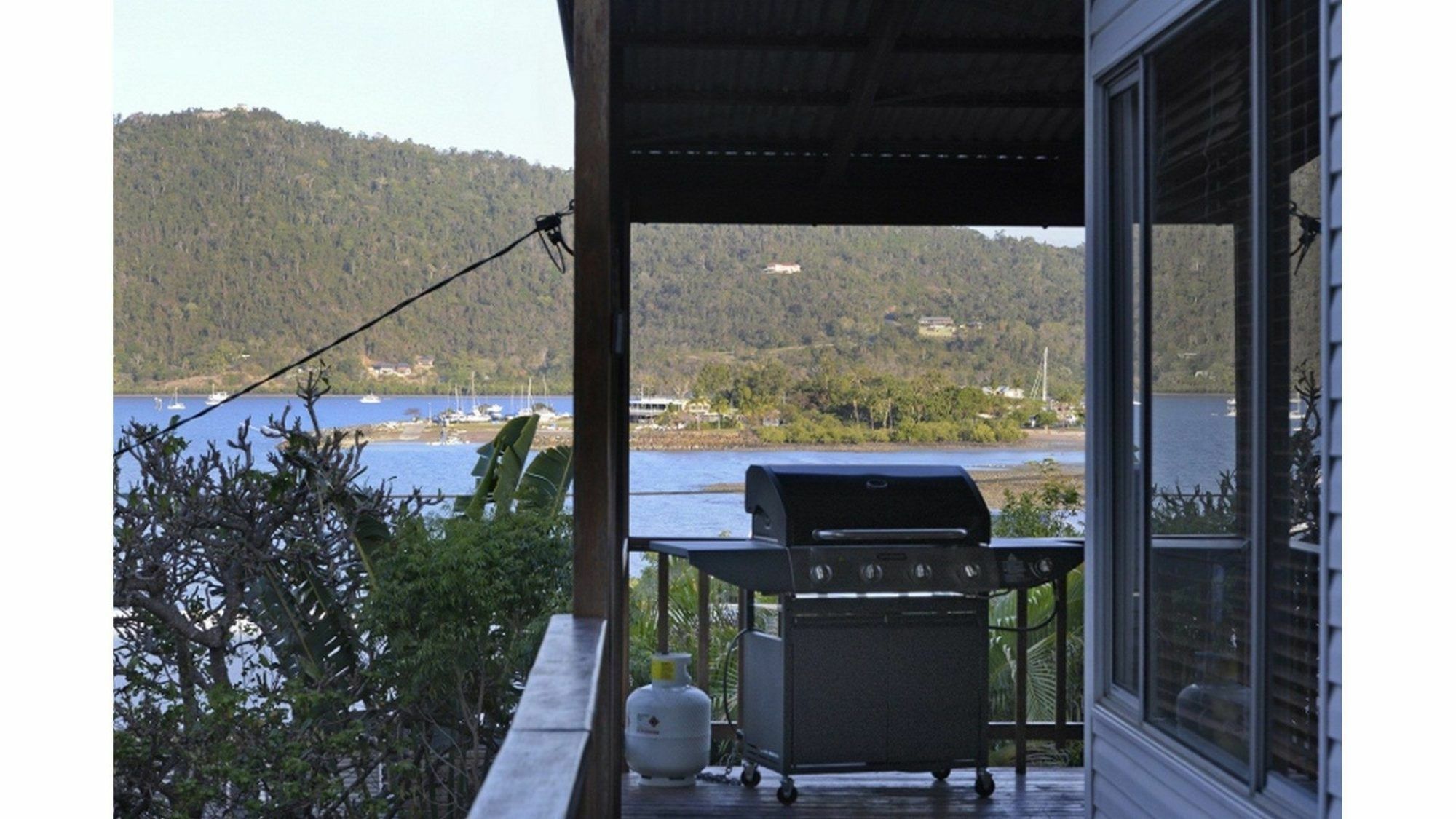 Airlie Guest House Airlie Beach Bagian luar foto