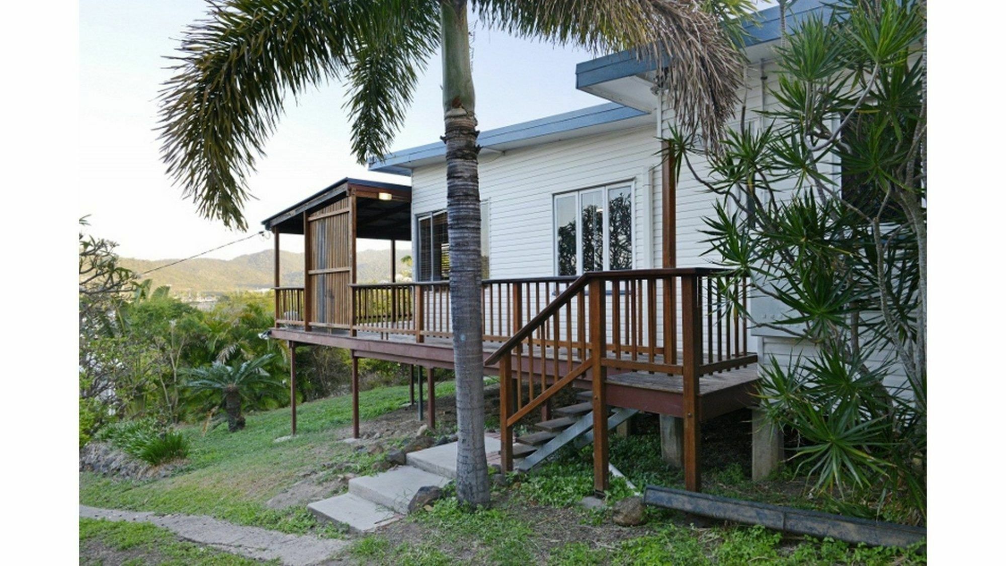 Airlie Guest House Airlie Beach Bagian luar foto